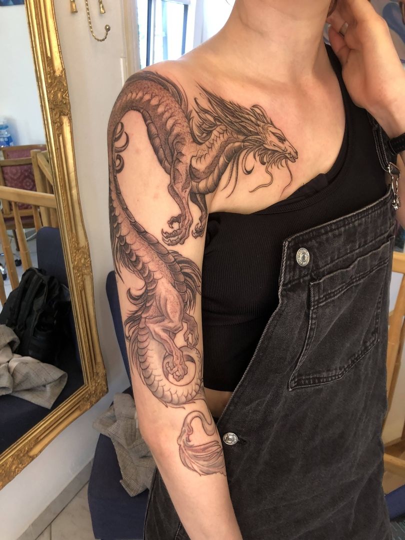 Black and Grey Drache
